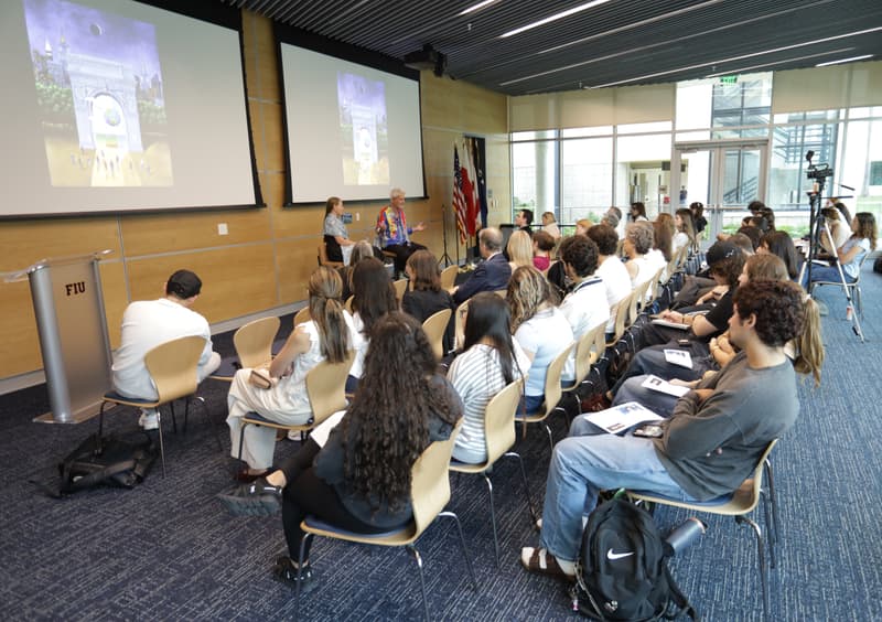 Photos from the Lecture, photo 10 of 34